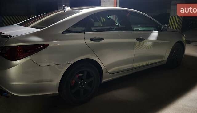Сірий Хендай Соната, об'ємом двигуна 2 л та пробігом 165 тис. км за 10199 $, фото 7 на Automoto.ua
