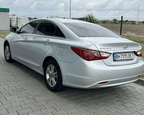 Сірий Хендай Соната, об'ємом двигуна 2 л та пробігом 545 тис. км за 6900 $, фото 3 на Automoto.ua