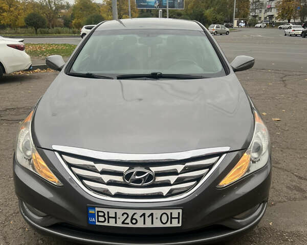 Серый Хендай Соната, объемом двигателя 2 л и пробегом 190 тыс. км за 7500 $, фото 5 на Automoto.ua