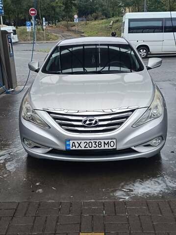 Сірий Хендай Соната, об'ємом двигуна 2 л та пробігом 215 тис. км за 6300 $, фото 25 на Automoto.ua