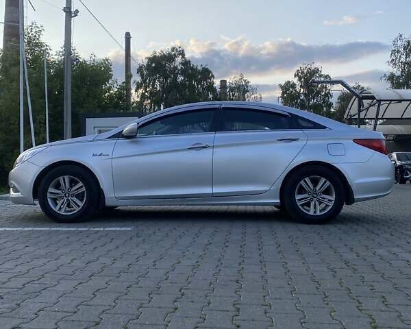 Серый Хендай Соната, объемом двигателя 2 л и пробегом 434 тыс. км за 6800 $, фото 7 на Automoto.ua