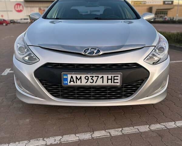 Сірий Хендай Соната, об'ємом двигуна 2 л та пробігом 123 тис. км за 9000 $, фото 2 на Automoto.ua