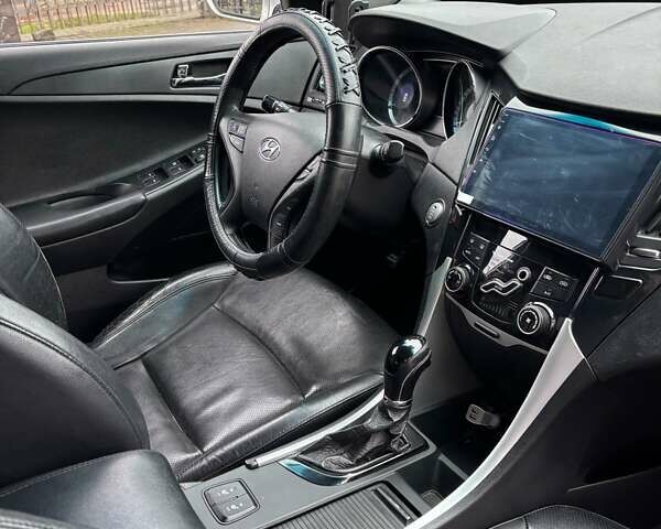 Хендай Соната 2012 в Ужгороде на Automoto.ua Серый Хендай Соната, объемом двигателя 2 л и пробегом 380 тыс. км за 7550 $, фото 13 на Automoto.ua