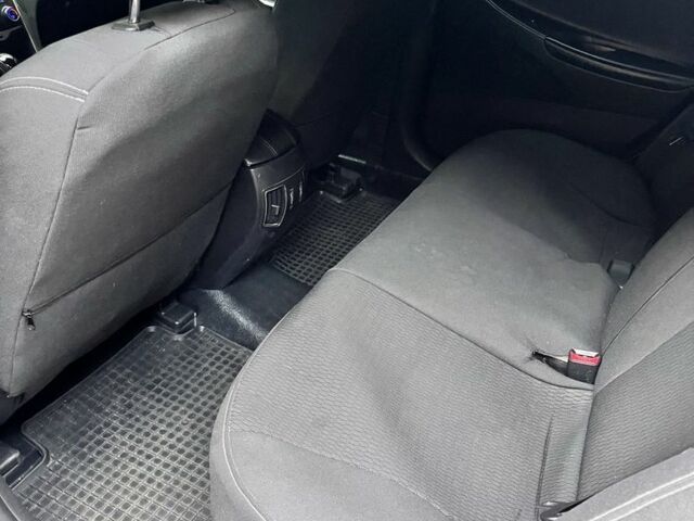 Сірий Хендай Соната, об'ємом двигуна 2 л та пробігом 305 тис. км за 8100 $, фото 10 на Automoto.ua