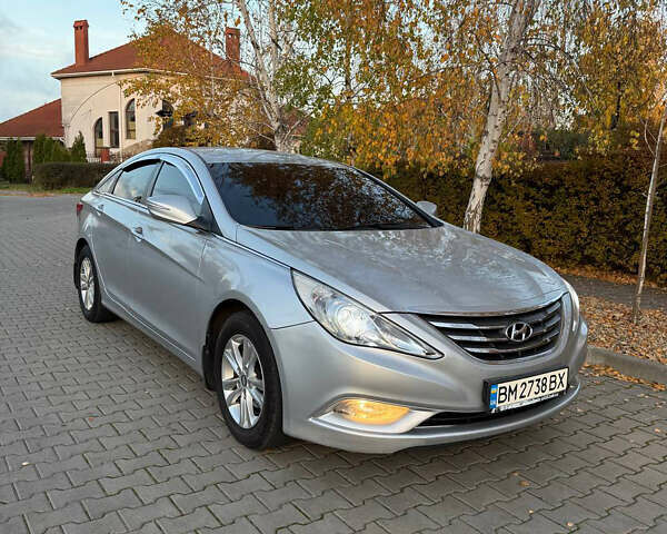 Серый Хендай Соната, объемом двигателя 2 л и пробегом 300 тыс. км за 7500 $, фото 2 на Automoto.ua