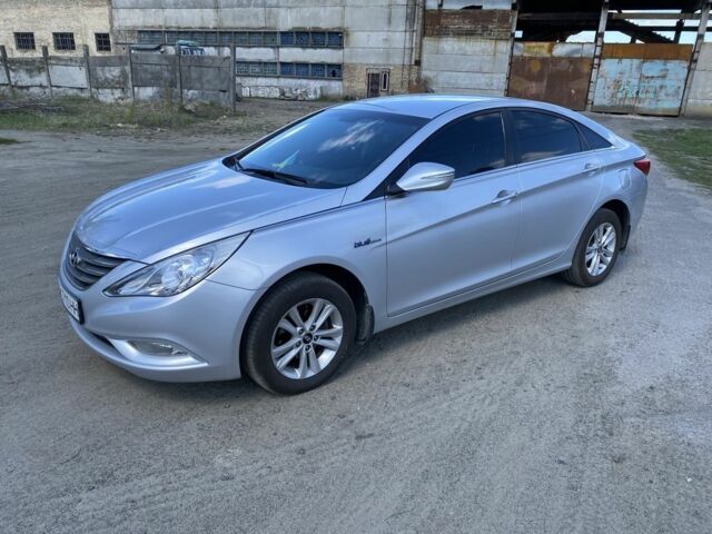 Серый Хендай Соната, объемом двигателя 2 л и пробегом 322 тыс. км за 8000 $, фото 2 на Automoto.ua