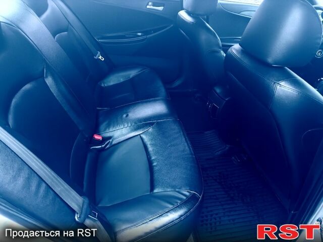 Сірий Хендай Соната, об'ємом двигуна 2 л та пробігом 190 тис. км за 7850 $, фото 9 на Automoto.ua
