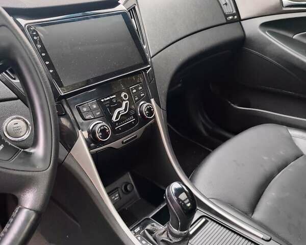 Серый Хендай Соната, объемом двигателя 2 л и пробегом 280 тыс. км за 5000 $, фото 17 на Automoto.ua