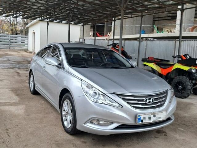 Сірий Хендай Соната, об'ємом двигуна 2 л та пробігом 227 тис. км за 7777 $, фото 1 на Automoto.ua