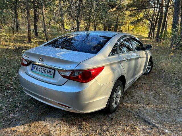 Серый Хендай Соната, объемом двигателя 2 л и пробегом 387 тыс. км за 7800 $, фото 5 на Automoto.ua