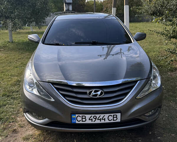 Серый Хендай Соната, объемом двигателя 2.36 л и пробегом 310 тыс. км за 7700 $, фото 1 на Automoto.ua