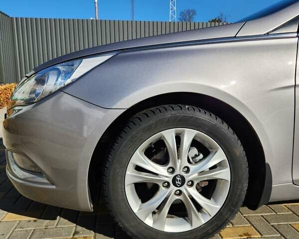 Хендай Соната 2012 в Виннице на Automoto.ua Серый Хендай Соната, объемом двигателя 2 л и пробегом 179 тыс. км за 9500 $, фото 1 на Automoto.ua