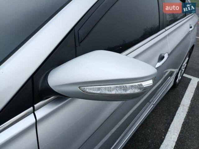 Серый Хендай Соната, объемом двигателя 2.36 л и пробегом 174 тыс. км за 9970 $, фото 12 на Automoto.ua