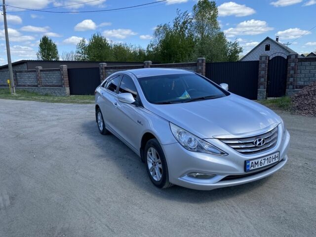 Серый Хендай Соната, объемом двигателя 2 л и пробегом 322 тыс. км за 8000 $, фото 1 на Automoto.ua