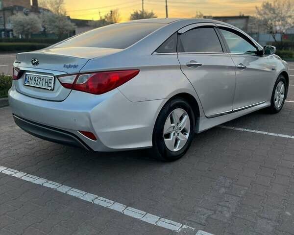 Сірий Хендай Соната, об'ємом двигуна 2 л та пробігом 123 тис. км за 9000 $, фото 4 на Automoto.ua