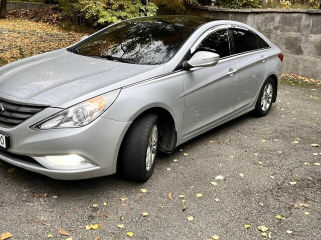 Сірий Хендай Соната, об'ємом двигуна 2 л та пробігом 305 тис. км за 8100 $, фото 1 на Automoto.ua