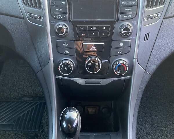 Серый Хендай Соната, объемом двигателя 2 л и пробегом 434 тыс. км за 6800 $, фото 14 на Automoto.ua