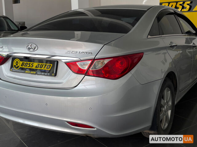 Серый Хендай Соната, объемом двигателя 2 л и пробегом 195 тыс. км за 9350 $, фото 2 на Automoto.ua