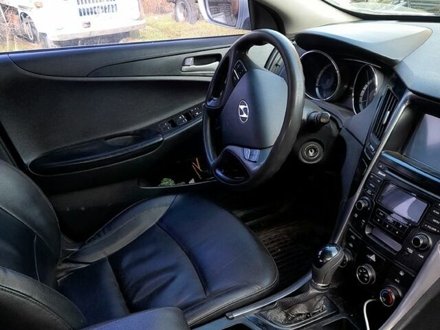 Серый Хендай Соната, объемом двигателя 2 л и пробегом 227 тыс. км за 6800 $, фото 1 на Automoto.ua