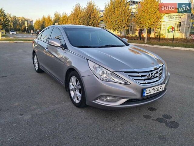 Серый Хендай Соната, объемом двигателя 2.36 л и пробегом 255 тыс. км за 9800 $, фото 17 на Automoto.ua