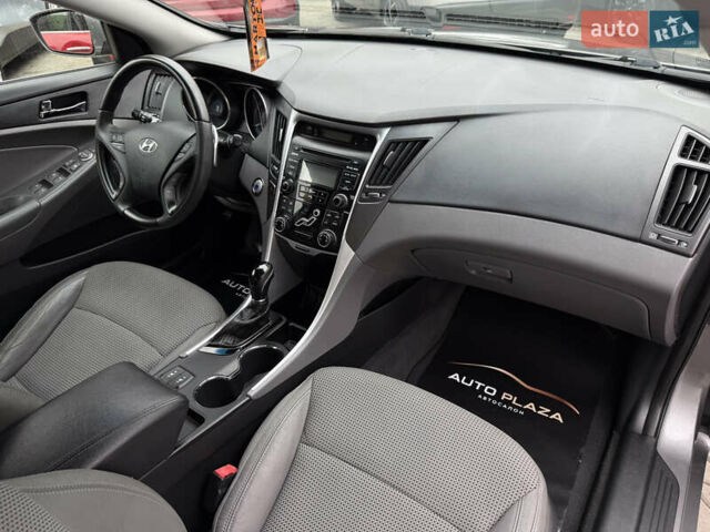 Сірий Хендай Соната, об'ємом двигуна 2 л та пробігом 191 тис. км за 7900 $, фото 34 на Automoto.ua