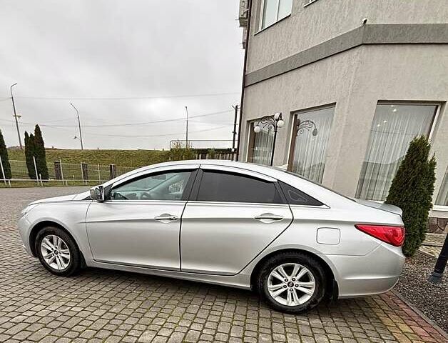 Хендай Соната 2012 в Ужгороде на Automoto.ua Серый Хендай Соната, объемом двигателя 2 л и пробегом 380 тыс. км за 7550 $, фото 4 на Automoto.ua