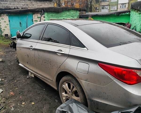 Серый Хендай Соната, объемом двигателя 2 л и пробегом 280 тыс. км за 5000 $, фото 20 на Automoto.ua