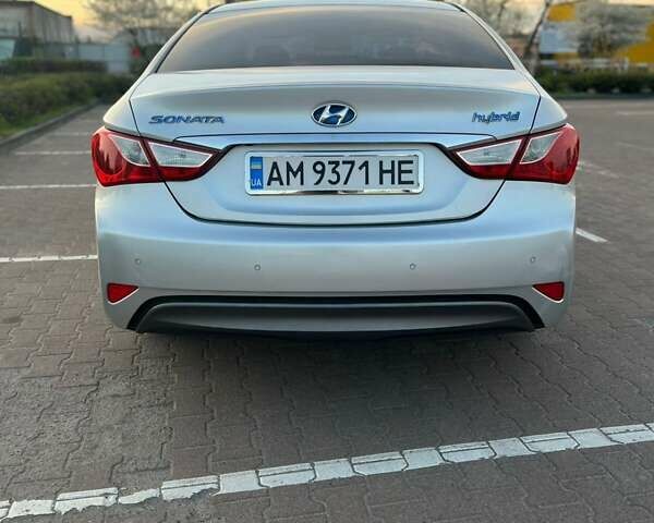 Сірий Хендай Соната, об'ємом двигуна 2 л та пробігом 123 тис. км за 9000 $, фото 7 на Automoto.ua