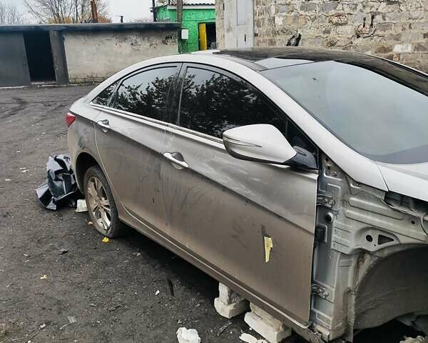 Серый Хендай Соната, объемом двигателя 2 л и пробегом 280 тыс. км за 5000 $, фото 10 на Automoto.ua