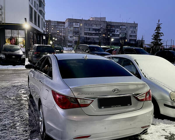 Сірий Хендай Соната, об'ємом двигуна 2.4 л та пробігом 250 тис. км за 9500 $, фото 2 на Automoto.ua