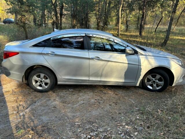 Серый Хендай Соната, объемом двигателя 2 л и пробегом 387 тыс. км за 7800 $, фото 3 на Automoto.ua