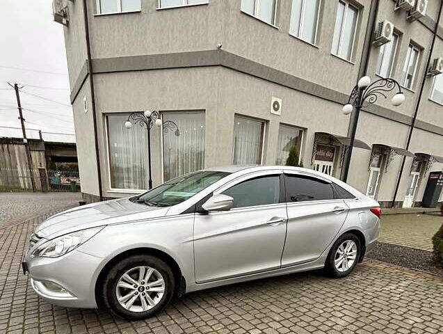 Хендай Соната 2012 в Ужгороде на Automoto.ua Серый Хендай Соната, объемом двигателя 2 л и пробегом 380 тыс. км за 7550 $, фото 3 на Automoto.ua