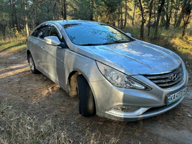 Серый Хендай Соната, объемом двигателя 2 л и пробегом 387 тыс. км за 7800 $, фото 2 на Automoto.ua