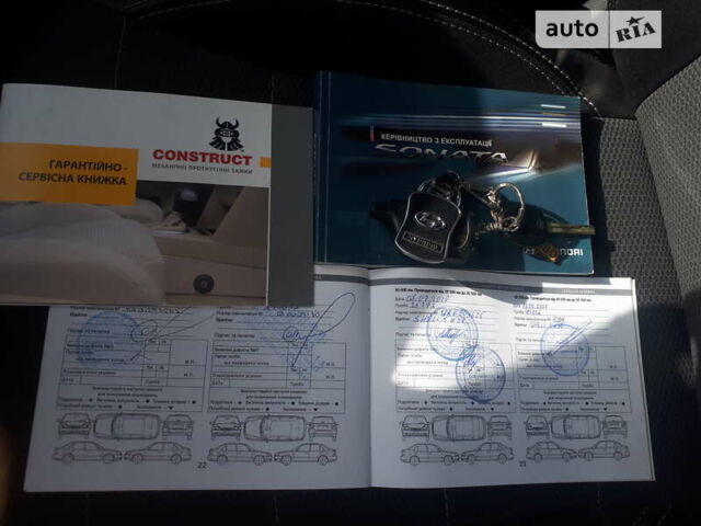 Сірий Хендай Соната, об'ємом двигуна 2 л та пробігом 53 тис. км за 12200 $, фото 16 на Automoto.ua
