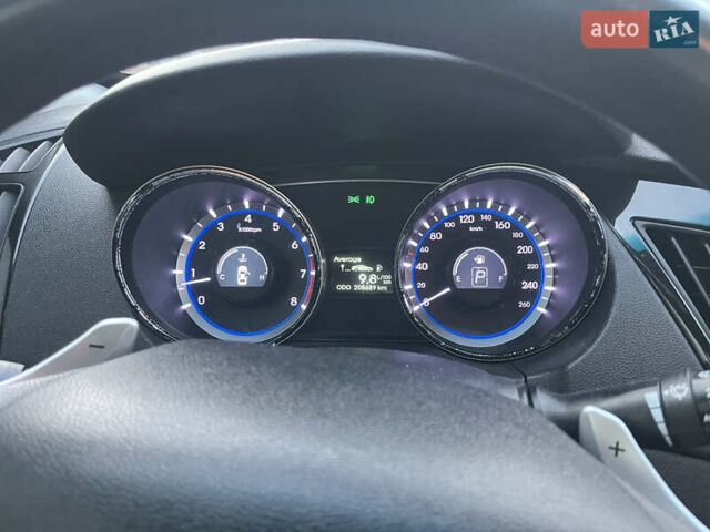 Серый Хендай Соната, объемом двигателя 2 л и пробегом 200 тыс. км за 8500 $, фото 5 на Automoto.ua