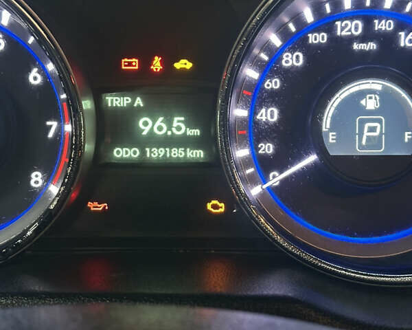 Серый Хендай Соната, объемом двигателя 2 л и пробегом 139 тыс. км за 7900 $, фото 2 на Automoto.ua