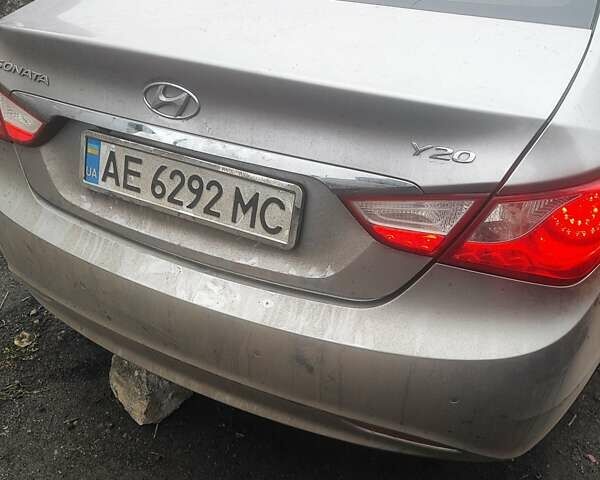 Серый Хендай Соната, объемом двигателя 2 л и пробегом 280 тыс. км за 5000 $, фото 1 на Automoto.ua