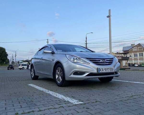 Серый Хендай Соната, объемом двигателя 2 л и пробегом 434 тыс. км за 6800 $, фото 2 на Automoto.ua