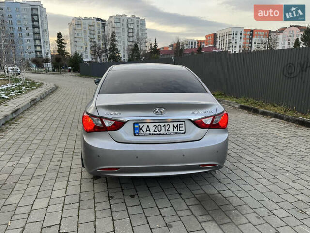 Серый Хендай Соната, объемом двигателя 2 л и пробегом 200 тыс. км за 8500 $, фото 4 на Automoto.ua