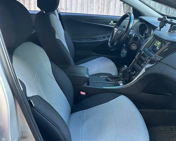 Хендай Соната 2012 в Харькове на Automoto.ua Серый Хендай Соната, объемом двигателя 2 л и пробегом 312 тыс. км за 8000 $, фото 5 на Automoto.ua