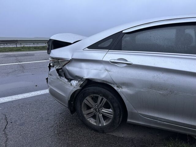 Серый Хендай Соната, объемом двигателя 2 л и пробегом 116 тыс. км за 3500 $, фото 1 на Automoto.ua