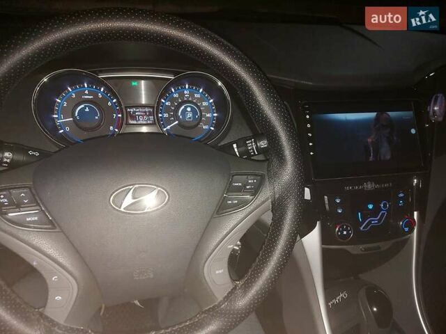 Хендай Соната 2012 в Черкассах на Automoto.ua Серый Хендай Соната, объемом двигателя 2.4 л и пробегом 199 тыс. км за 8800 $, фото 4 на Automoto.ua