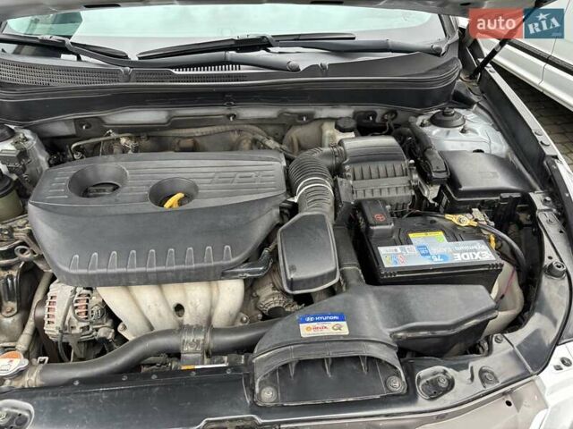 Хендай Соната 2012 в Ужгороде на Automoto.ua Серый Хендай Соната, объемом двигателя 2 л и пробегом 380 тыс. км за 7550 $, фото 11 на Automoto.ua