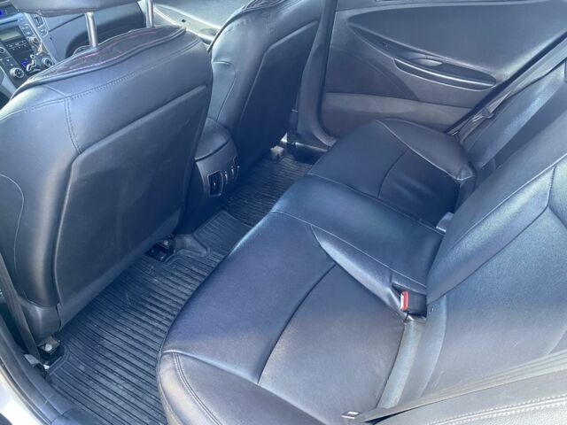 Серый Хендай Соната, объемом двигателя 2 л и пробегом 322 тыс. км за 8000 $, фото 14 на Automoto.ua