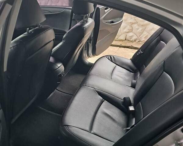 Сірий Хендай Соната, об'ємом двигуна 2 л та пробігом 227 тис. км за 7777 $, фото 3 на Automoto.ua