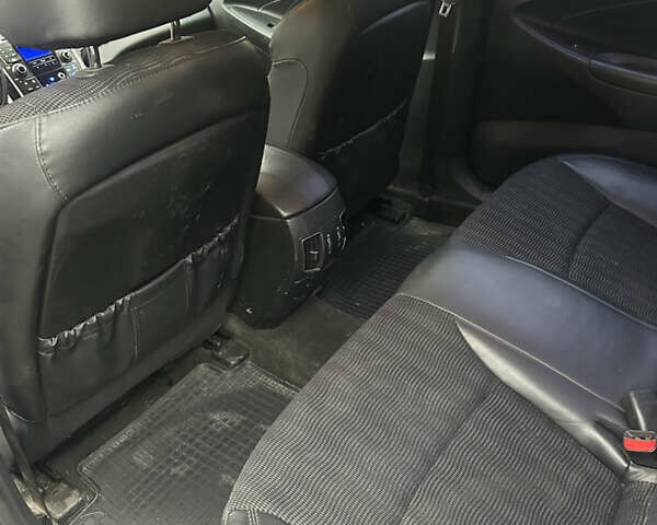 Серый Хендай Соната, объемом двигателя 2 л и пробегом 139 тыс. км за 7900 $, фото 6 на Automoto.ua