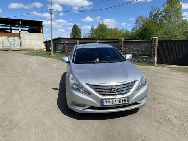 Серый Хендай Соната, объемом двигателя 2 л и пробегом 322 тыс. км за 8000 $, фото 5 на Automoto.ua