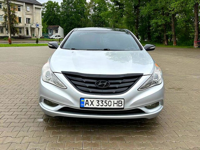 Сірий Хендай Соната, об'ємом двигуна 2 л та пробігом 168 тис. км за 8800 $, фото 1 на Automoto.ua