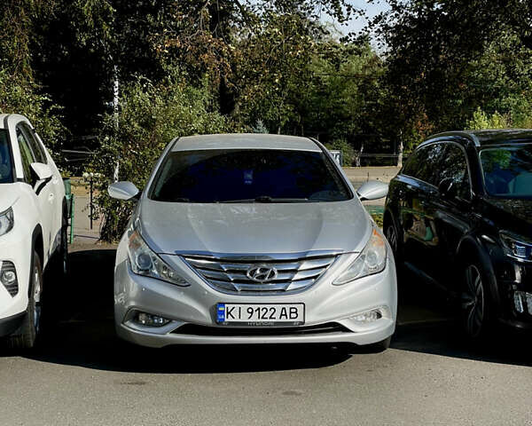 Сірий Хендай Соната, об'ємом двигуна 2.4 л та пробігом 250 тис. км за 9500 $, фото 13 на Automoto.ua