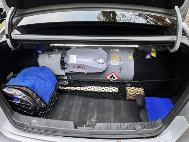 Сірий Хендай Соната, об'ємом двигуна 2 л та пробігом 305 тис. км за 8100 $, фото 13 на Automoto.ua